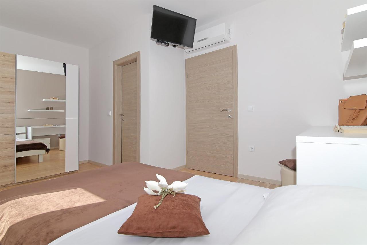 Apartment Moretic Gromaca Экстерьер фото