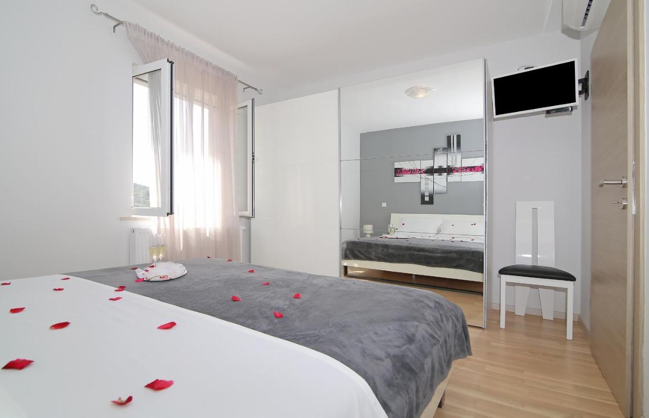 Apartment Moretic Gromaca Экстерьер фото