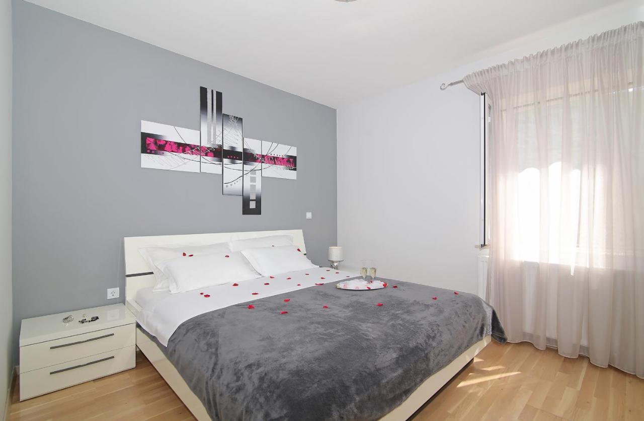 Apartment Moretic Gromaca Экстерьер фото