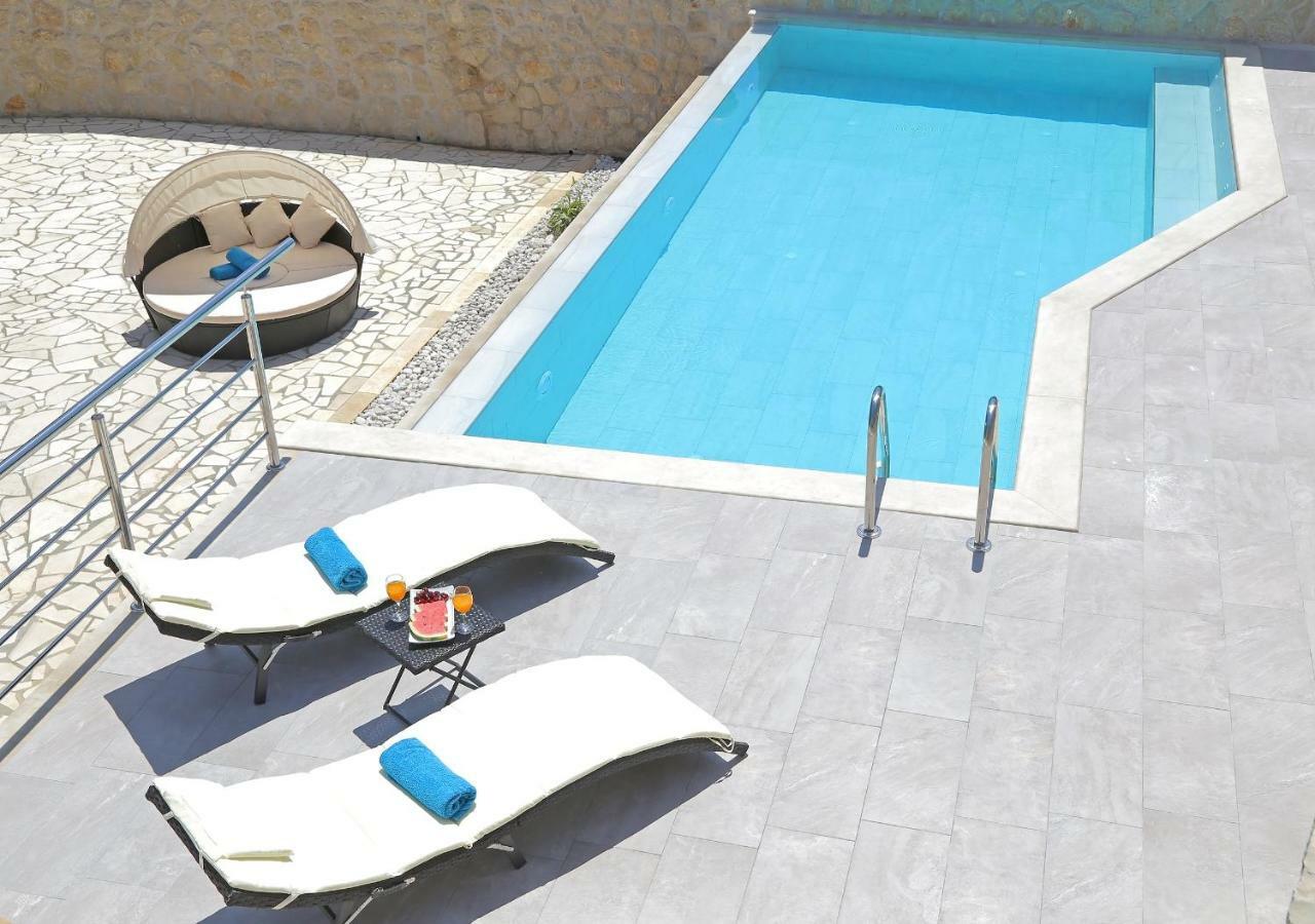 Apartment Moretic Gromaca Экстерьер фото